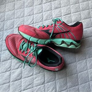 Mizuno Red and Green Athletic Shoes